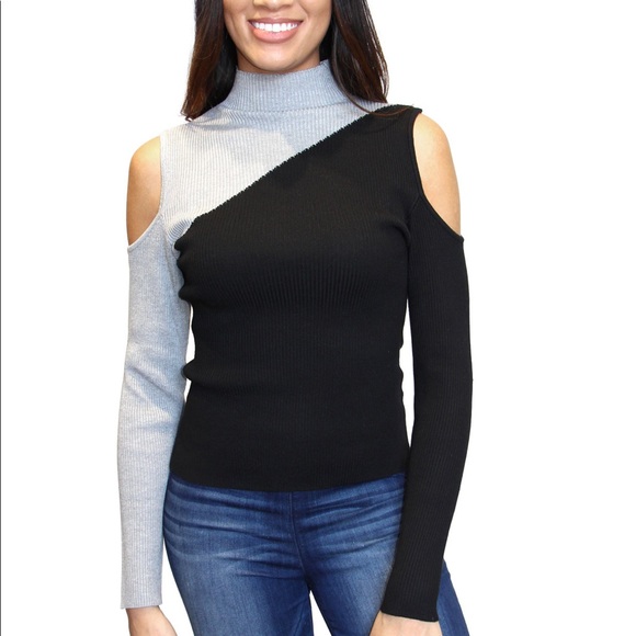 NWT Juniors cold shoulder Mock-neck sweater - Picture 1 of 8